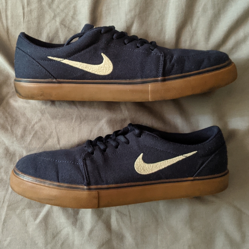 Nike Satire Canvas Shoes